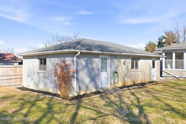 6210 Apex Dr, Louisville, KY 40219