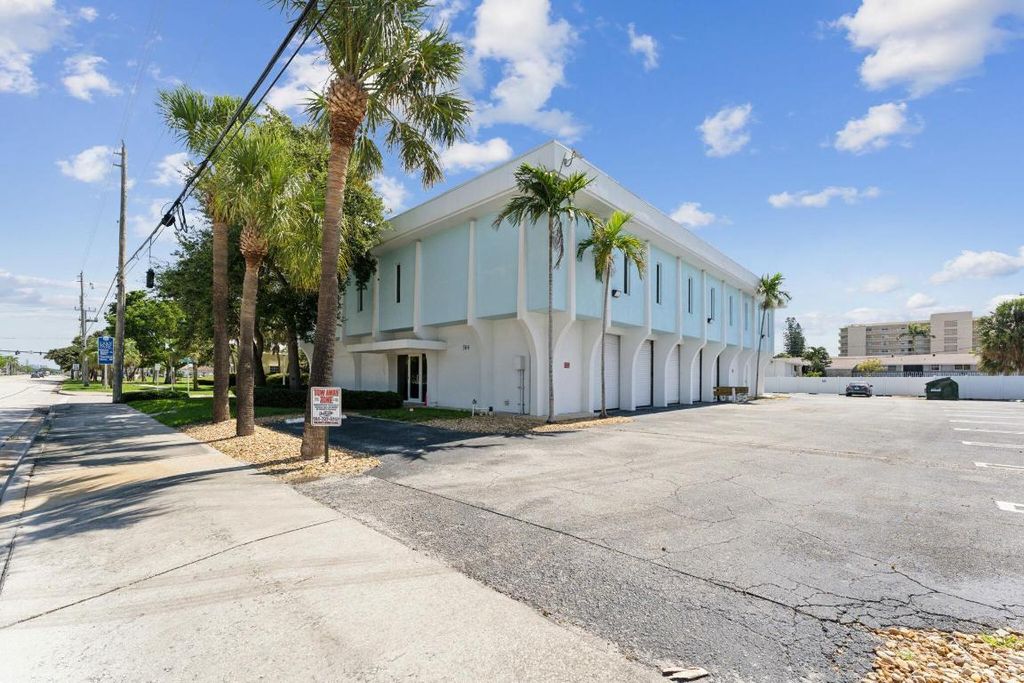 Image 1 of property listing at 509 Federal Highway, Lake Park, FL 33403