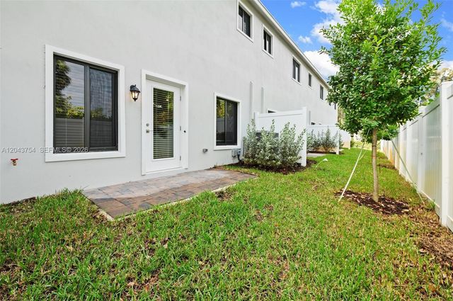 6007 Coralberry St, Haverhill, FL 33415