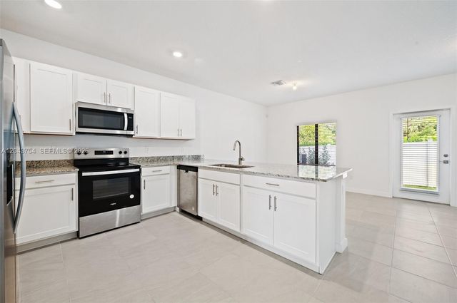 6007 Coralberry St, Haverhill, FL 33415
