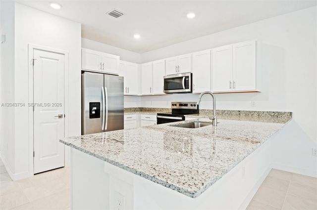 6007 Coralberry St, Haverhill, FL 33415