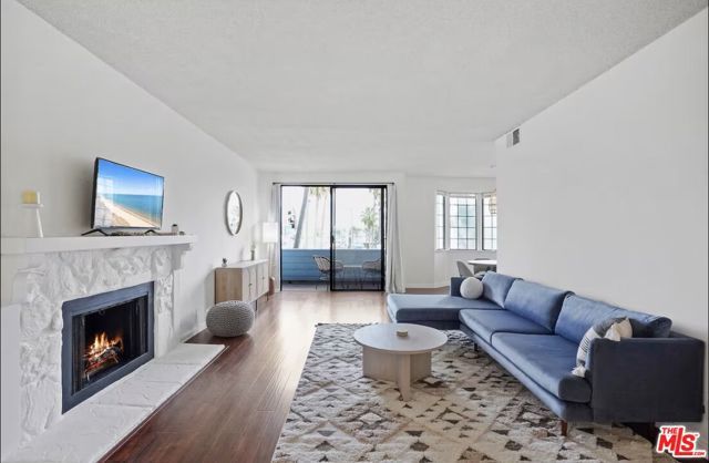 310 Tahiti Way 201, Marina Del Rey, CA 90292