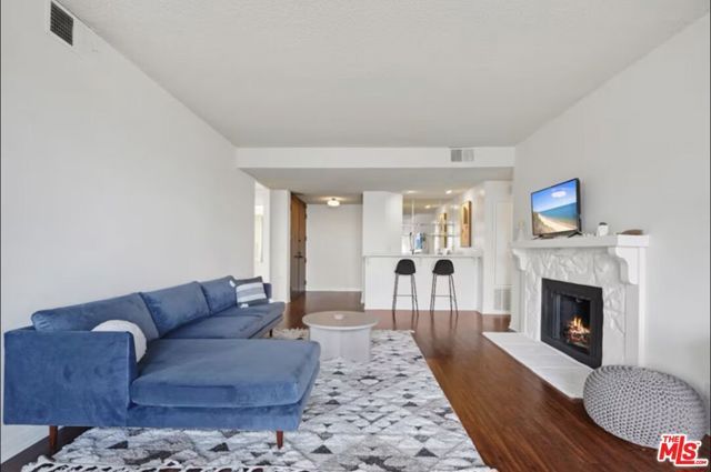 310 Tahiti Way 201, Marina Del Rey, CA 90292