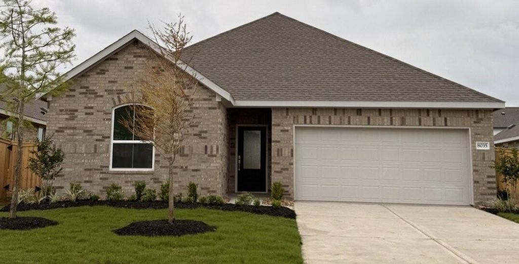 8035 Topaz Ridge Drive, Angleton, TX 77515