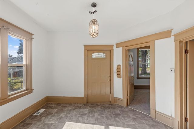 1035 Magnolia Avenue E, Saint Paul, MN 55106