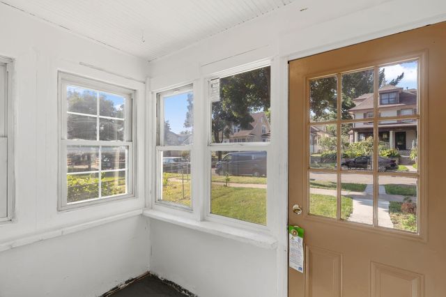 1035 Magnolia Avenue E, Saint Paul, MN 55106