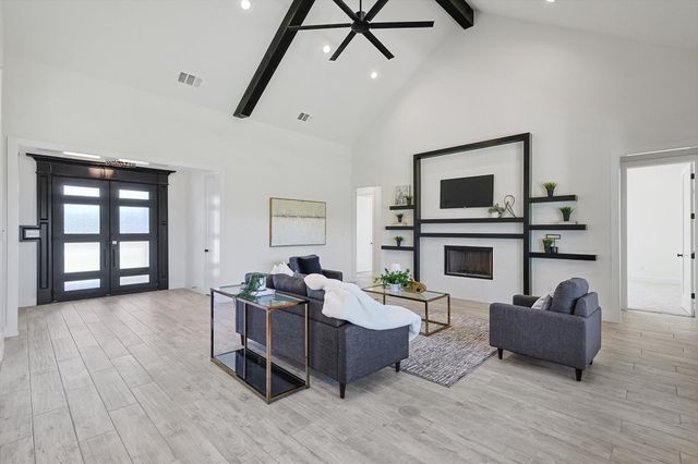 5009 Glenoaks Court, Weatherford, TX 76088