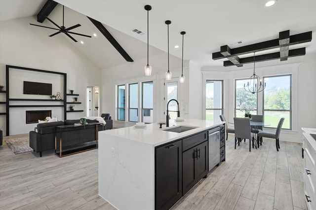 5009 Glenoaks Court, Weatherford, TX 76088