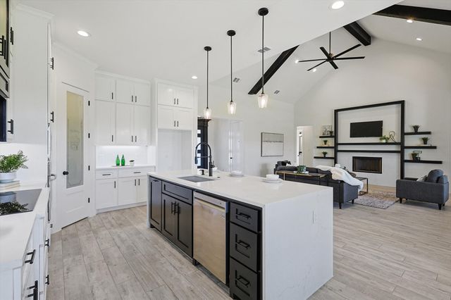 5009 Glenoaks Court, Weatherford, TX 76088