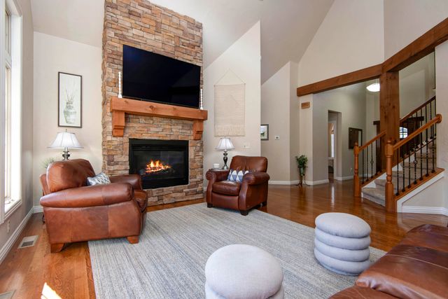 1639 E Oak Creek Street, Springfield, MO 65804