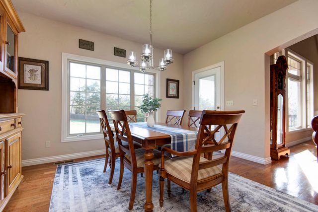 1639 E Oak Creek Street, Springfield, MO 65804