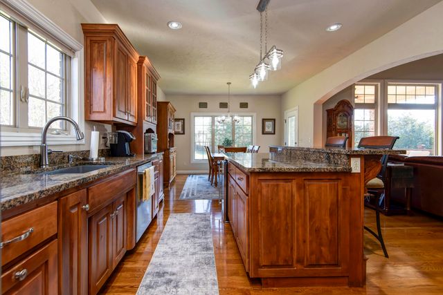 1639 E Oak Creek Street, Springfield, MO 65804