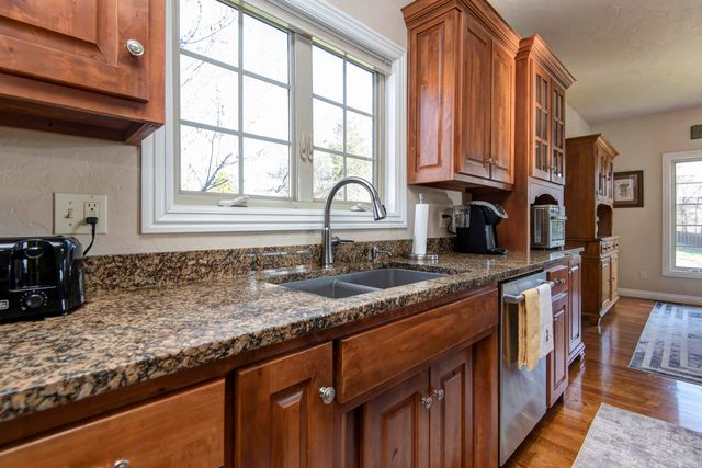 1639 E Oak Creek Street, Springfield, MO 65804