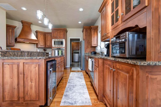 1639 E Oak Creek Street, Springfield, MO 65804