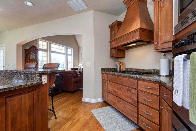 1639 E Oak Creek Street, Springfield, MO 65804