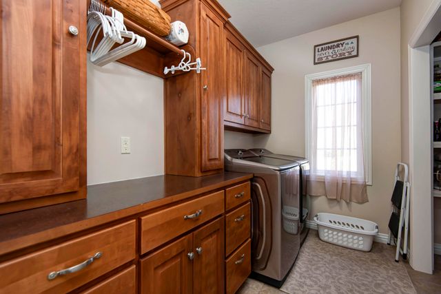 1639 E Oak Creek Street, Springfield, MO 65804