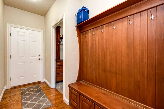 1639 E Oak Creek Street, Springfield, MO 65804