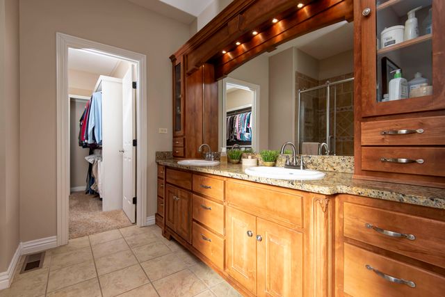 1639 E Oak Creek Street, Springfield, MO 65804