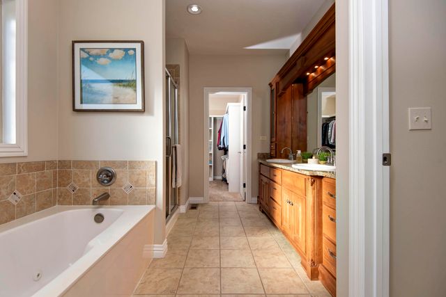 1639 E Oak Creek Street, Springfield, MO 65804