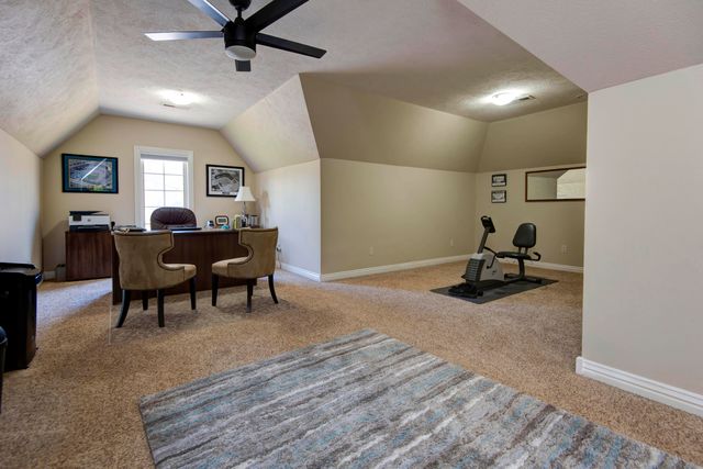 1639 E Oak Creek Street, Springfield, MO 65804