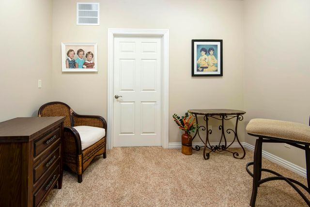 1639 E Oak Creek Street, Springfield, MO 65804