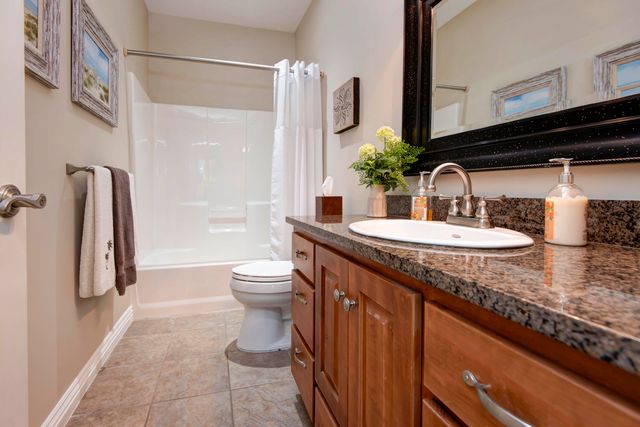 1639 E Oak Creek Street, Springfield, MO 65804