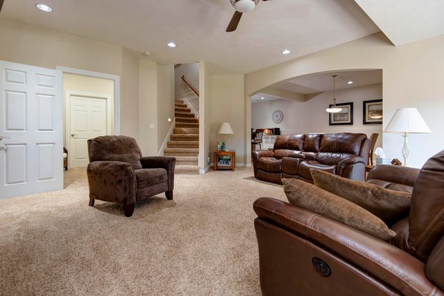 1639 E Oak Creek Street, Springfield, MO 65804