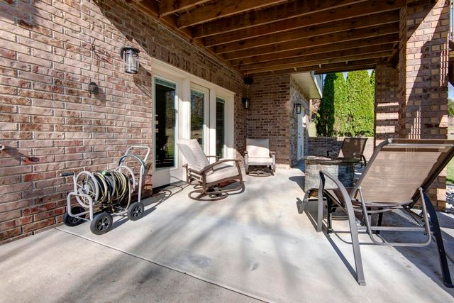 1639 E Oak Creek Street, Springfield, MO 65804