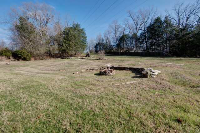 1639 E Oak Creek Street, Springfield, MO 65804