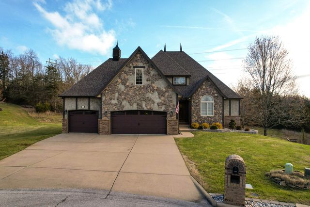 1639 E Oak Creek Street, Springfield, MO 65804