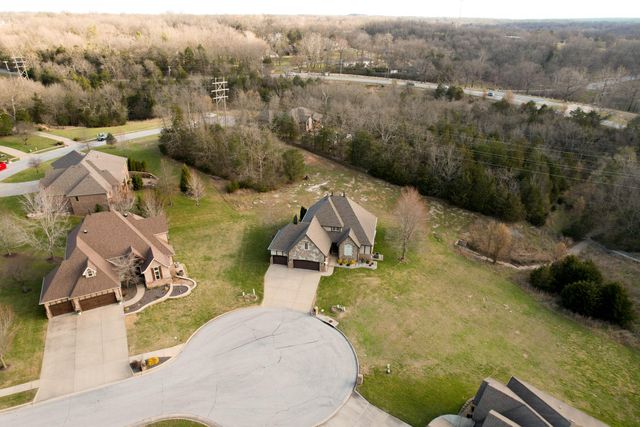 1639 E Oak Creek Street, Springfield, MO 65804