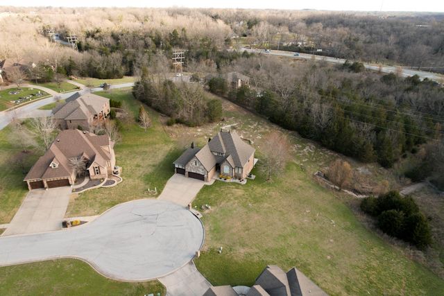 1639 E Oak Creek Street, Springfield, MO 65804