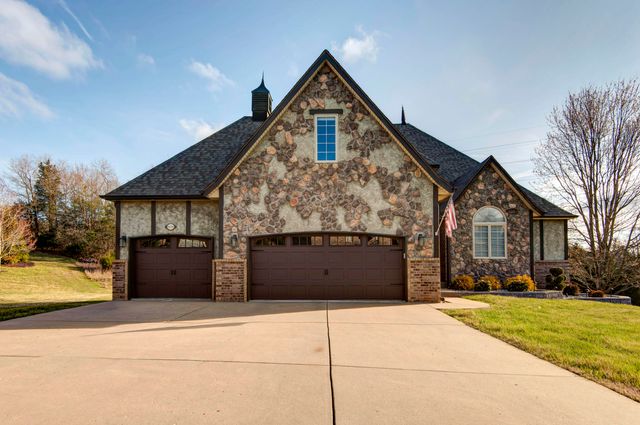 1639 E Oak Creek Street, Springfield, MO 65804