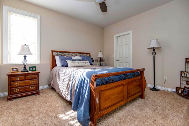 1639 E Oak Creek Street, Springfield, MO 65804