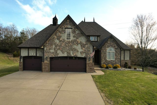 1639 E Oak Creek Street, Springfield, MO 65804