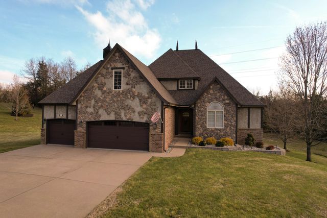 1639 E Oak Creek Street, Springfield, MO 65804