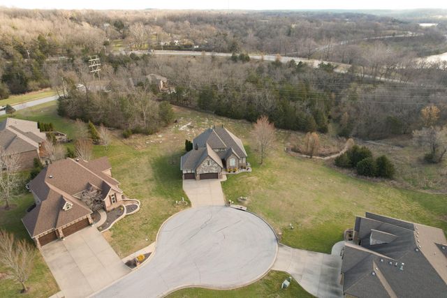 1639 E Oak Creek Street, Springfield, MO 65804