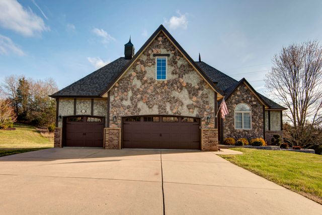 1639 E Oak Creek Street, Springfield, MO 65804