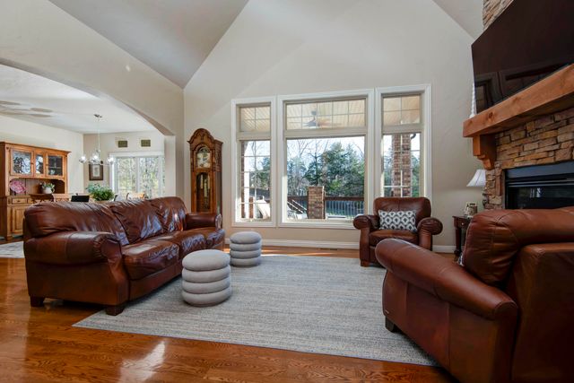 1639 E Oak Creek Street, Springfield, MO 65804