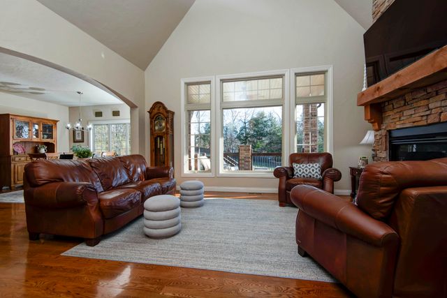 1639 E Oak Creek Street, Springfield, MO 65804