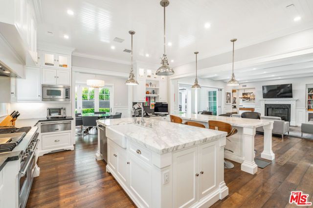 4800 ZELZAH Avenue, Encino (los Angeles), CA 91316