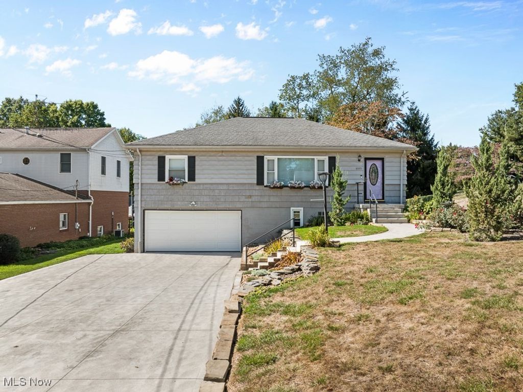 5555 Stuber Drive NW, Canton, OH 44718