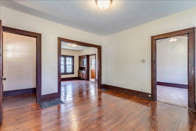 321 S Chautauqua Ave, Wichita, KS 67211