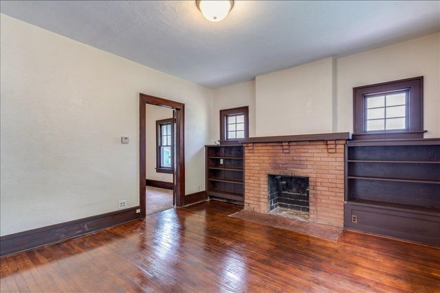 321 S Chautauqua Ave, Wichita, KS 67211