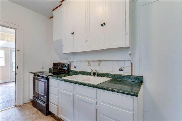 321 S Chautauqua Ave, Wichita, KS 67211