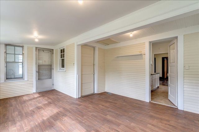 321 S Chautauqua Ave, Wichita, KS 67211