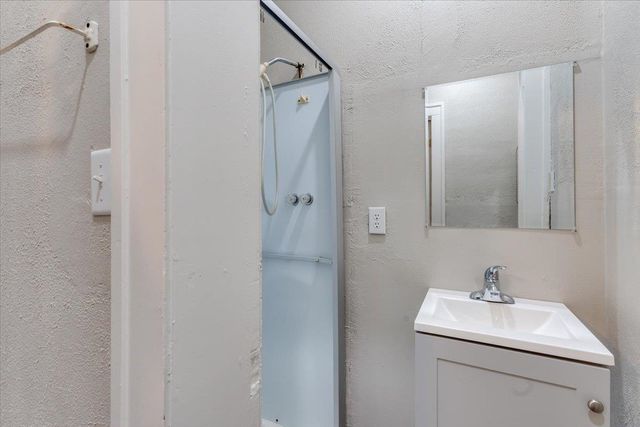 321 S Chautauqua Ave, Wichita, KS 67211