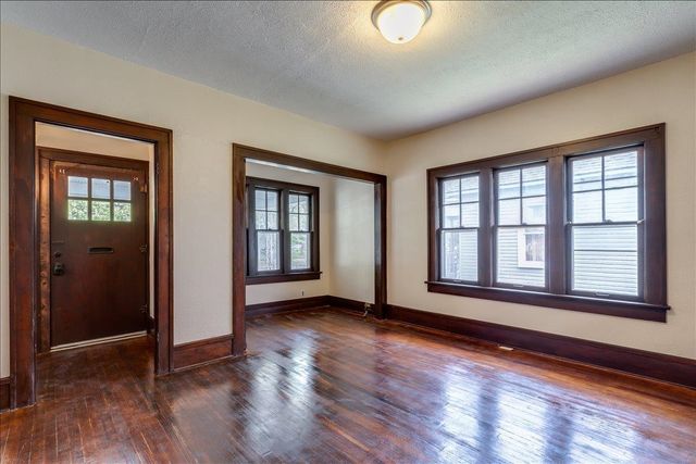 321 S Chautauqua Ave, Wichita, KS 67211