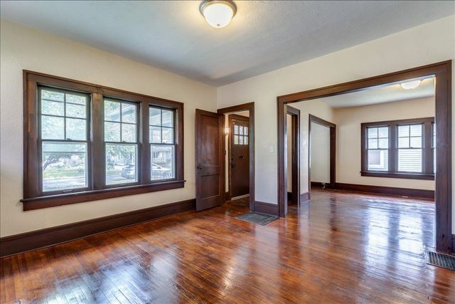 321 S Chautauqua Ave, Wichita, KS 67211