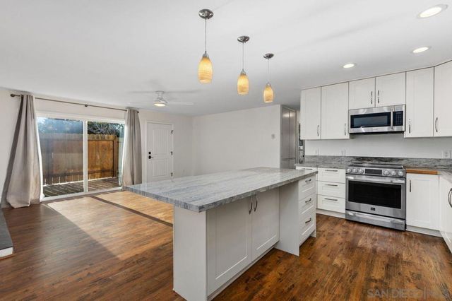 401 Requeza St F1, Encinitas, CA 92024